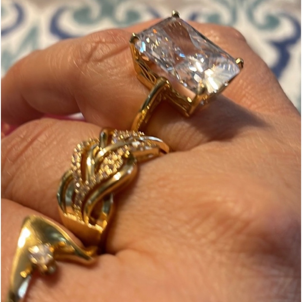 14k Solid Gold Beautiful Ring - image 1